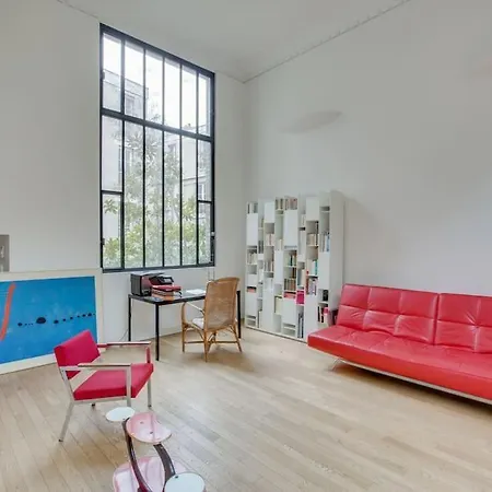 Elegance And Charm At Leandre Apartment
