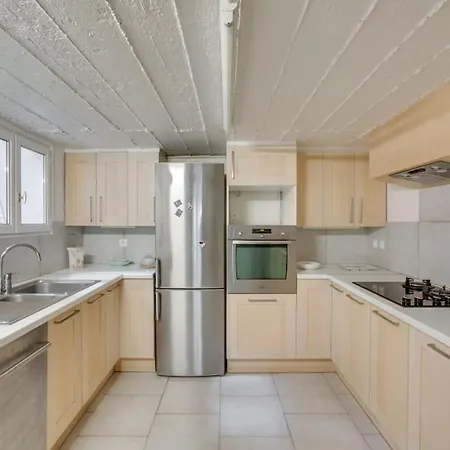 Elegance And Charm At Leandre * Paříž