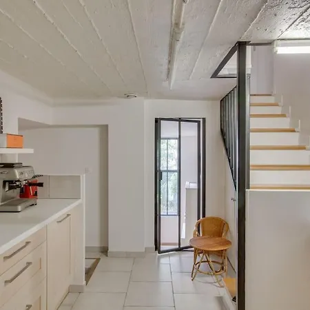 Elegance And Charm At Leandre Paříž