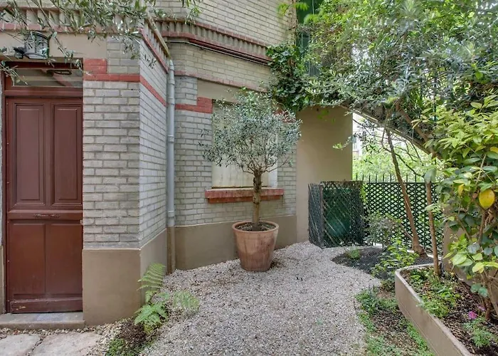 Elegance And Charm At Leandre