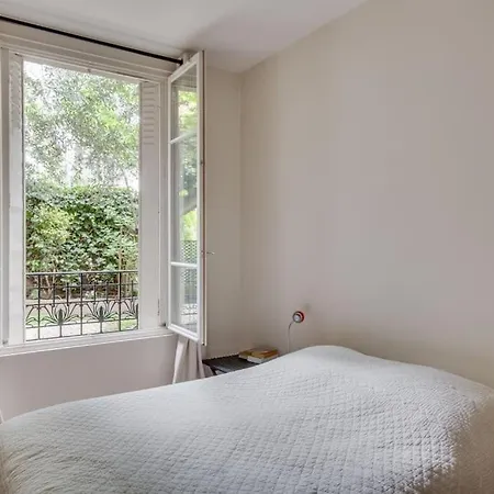 Elegance And Charm At Leandre *