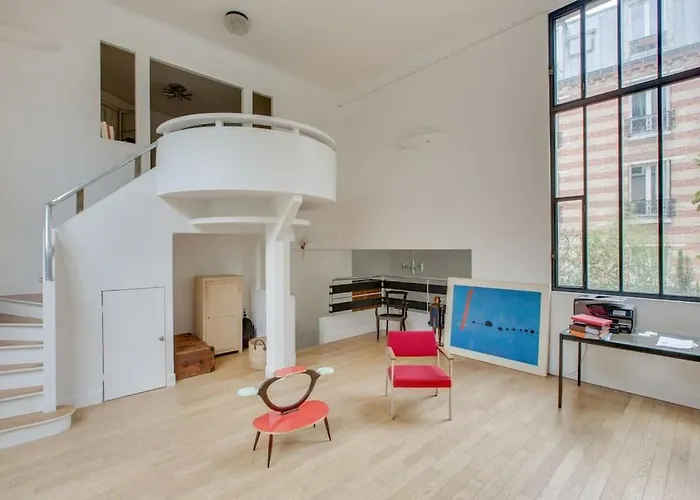 Elegance And Charm At Leandre Parigi