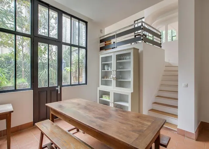 Elegance And Charm At Leandre Appartamento